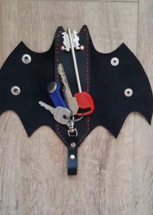 Кожаная ключница ручной работы "Бэтмен"