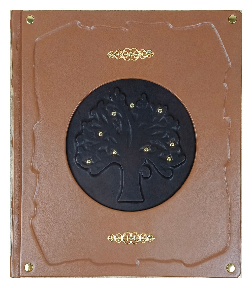 Родословная книга в кожаном переплете