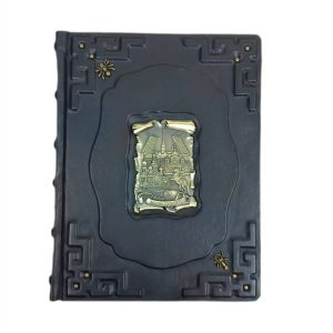 Книга "Мистический Петербург. Самые загадочные места" в кожаном переплете