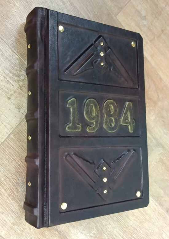 Подарочная книга "1984" Дж. Оруэлл в кожаном переплете (вариант "Золото") — изображение 3
