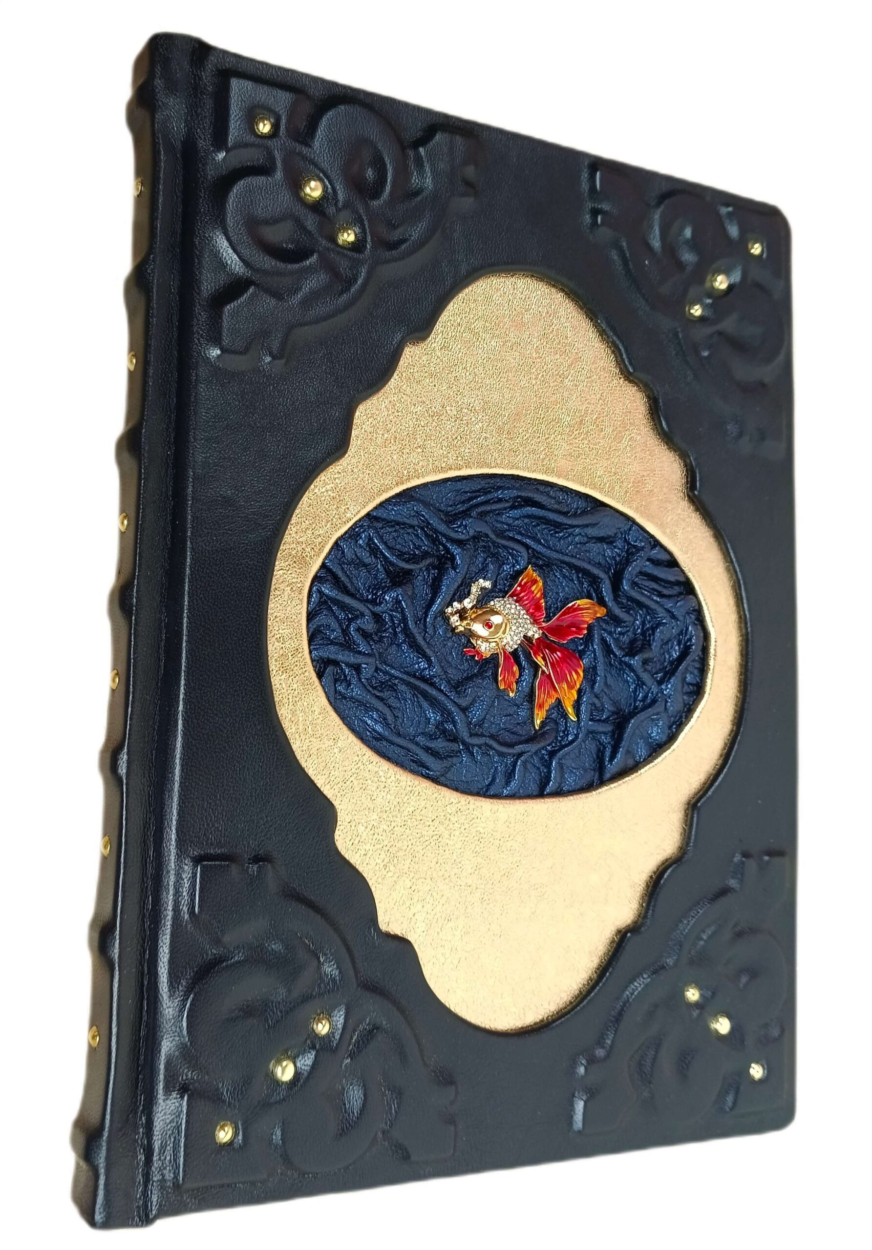 Сказки Пушкина в коже на английском языке — изображение 5