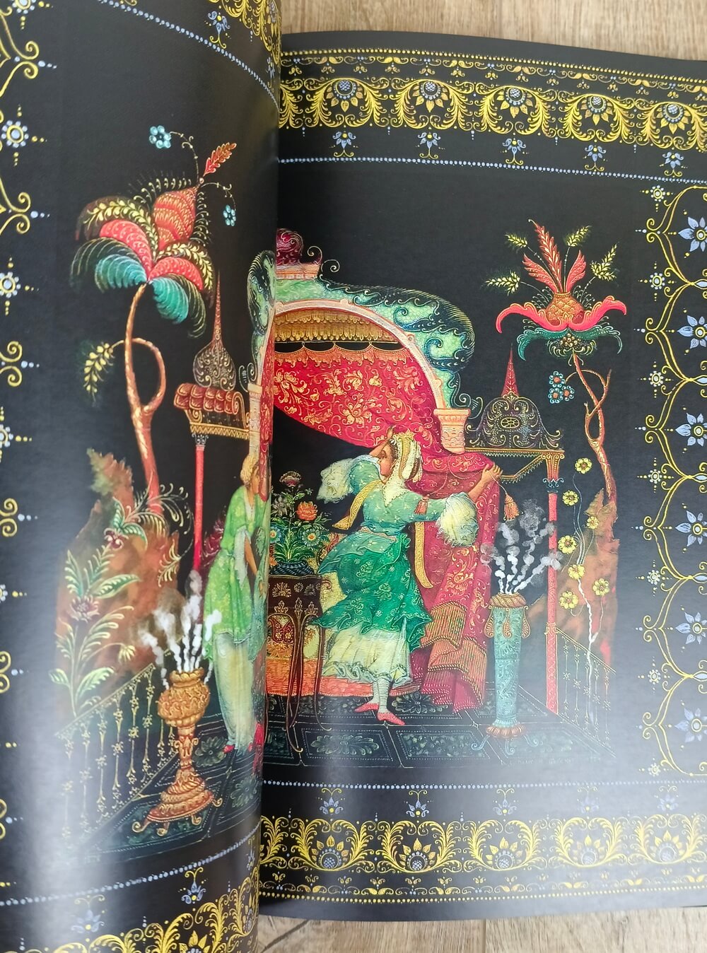 Сказки Пушкина в коже на английском языке — изображение 10