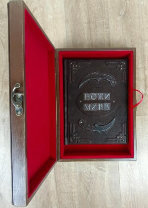 Книга "Ножи мира" в кожаном переплете в подарочном коробе