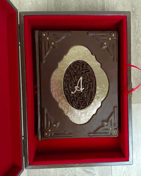 Подарочная книга про императора Александра в кожаном переплете и в коробе