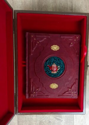 Книга в коже и в подарочном коробе "Чай"