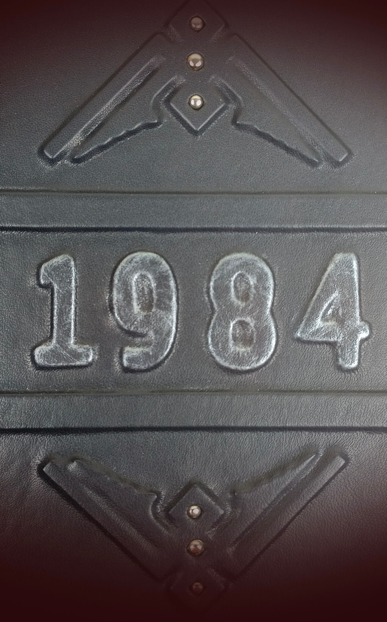 Подарочная книга Дж. Оруэлл "1984" в кожаном переплете (английский язык) — изображение 2
